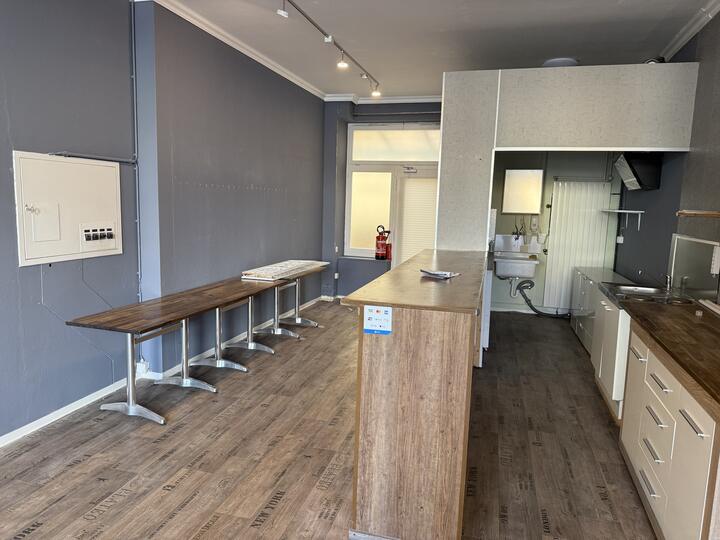 Vorher: die alte Bar-Einrichtung im Ladenlokal