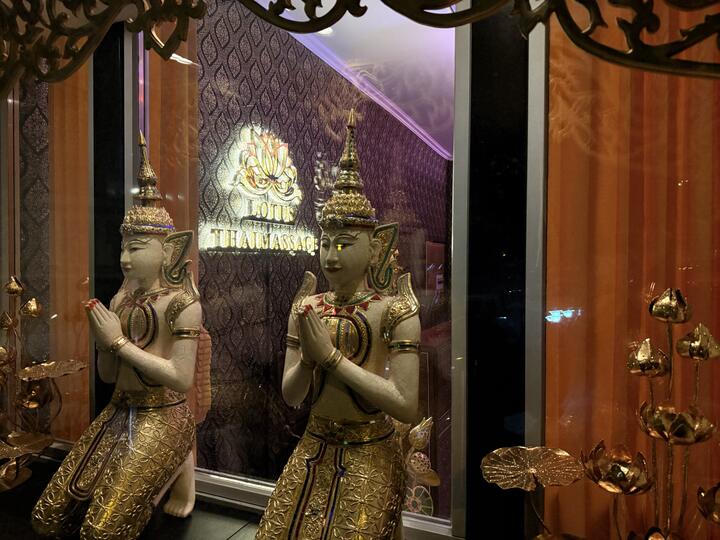 Thailändische Figuren im Schaufenster